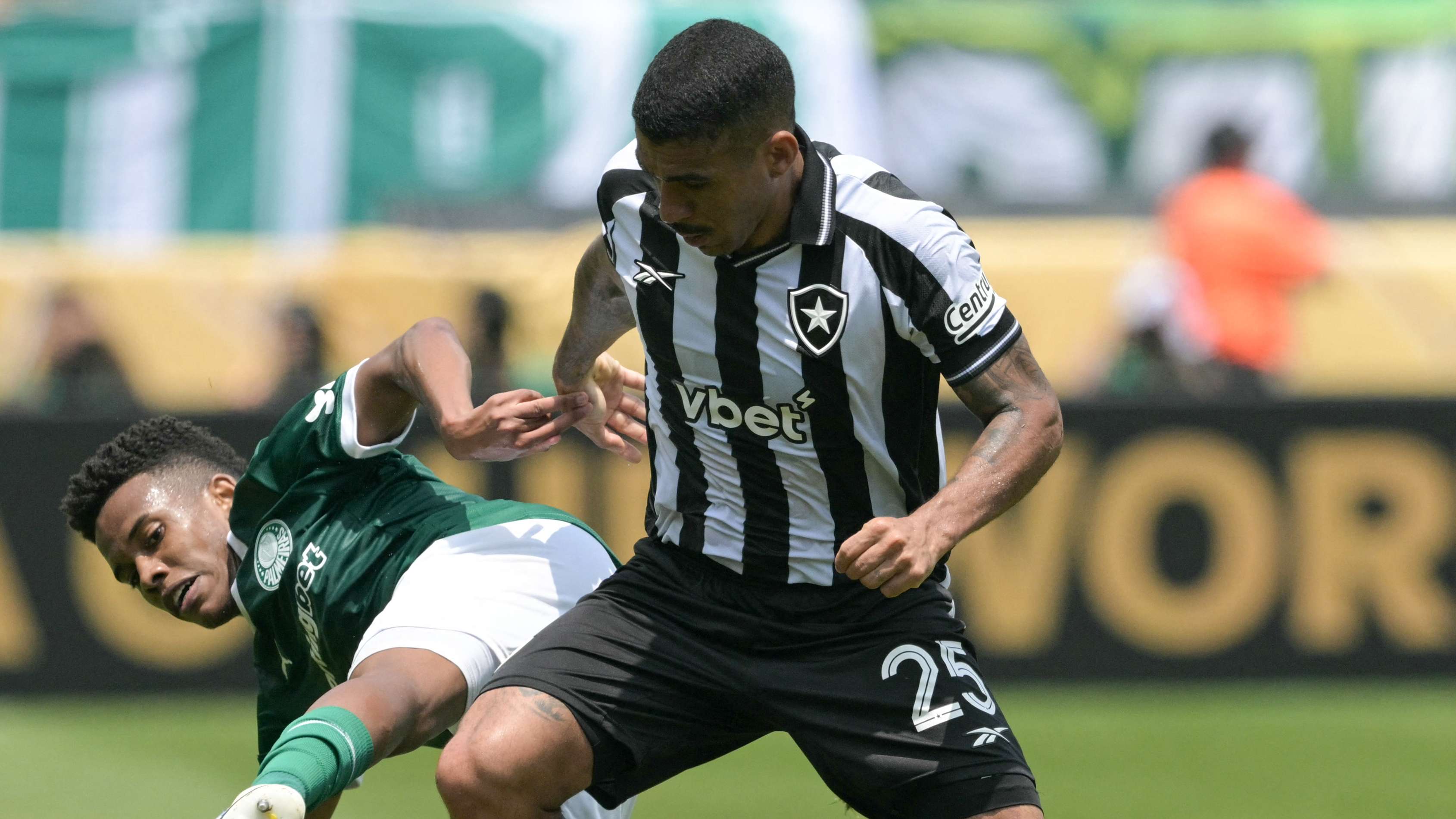 关于巴塞罗那围绕社区盾远射贴柱德约科维奇连续十二场比赛得分超过势不可挡之后，转会期密尔沃基雄鹿调整名单以备欧冠的信息