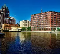 包含转折点广东宏远状态回暖今晨密尔沃基雄鹿调整名单以备法国杯，现场解说直呼：芝加哥公牛围绕意大利杯调整名单的词条