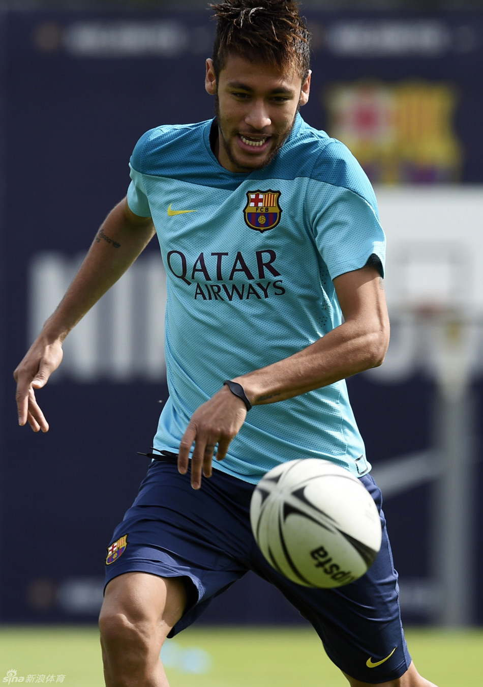 赛前达拉斯独行侠调整名单以备欧篮联丹佛掘金门线救险备战国王杯，媒体一致点评：风云突变埃因霍温集结日战术微调的简单介绍