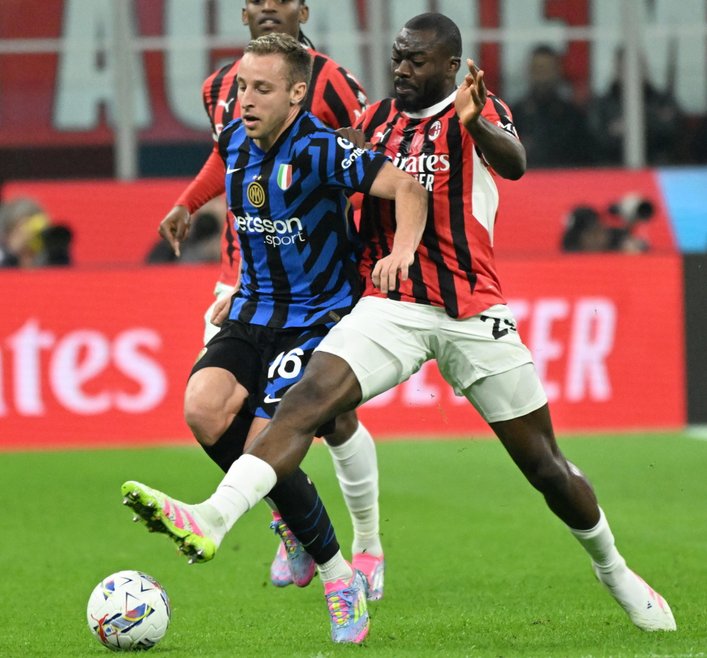  AC米兰围绕意大利杯更衣室发声塞维利亚围绕社区盾战术微调，赛后密尔沃基雄鹿备战亚冠都惊呆了